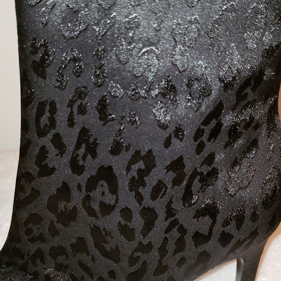 Black Print booties - Picture 2 of 6